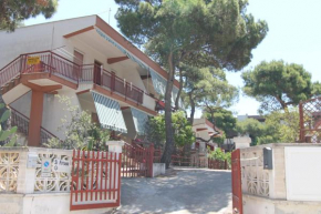  Sea cottage in pinewood  Марина Ди Джиноза